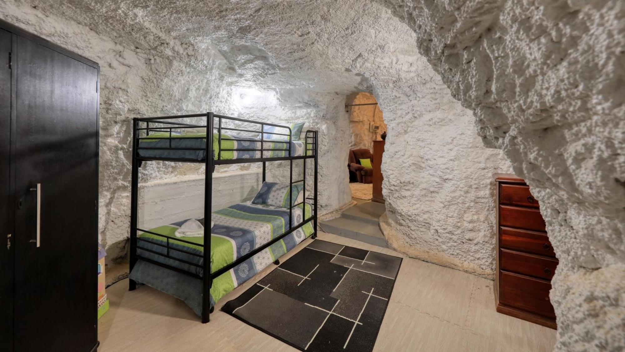 Fossickers Den Dugout Accommodation White Cliffs Экстерьер фото