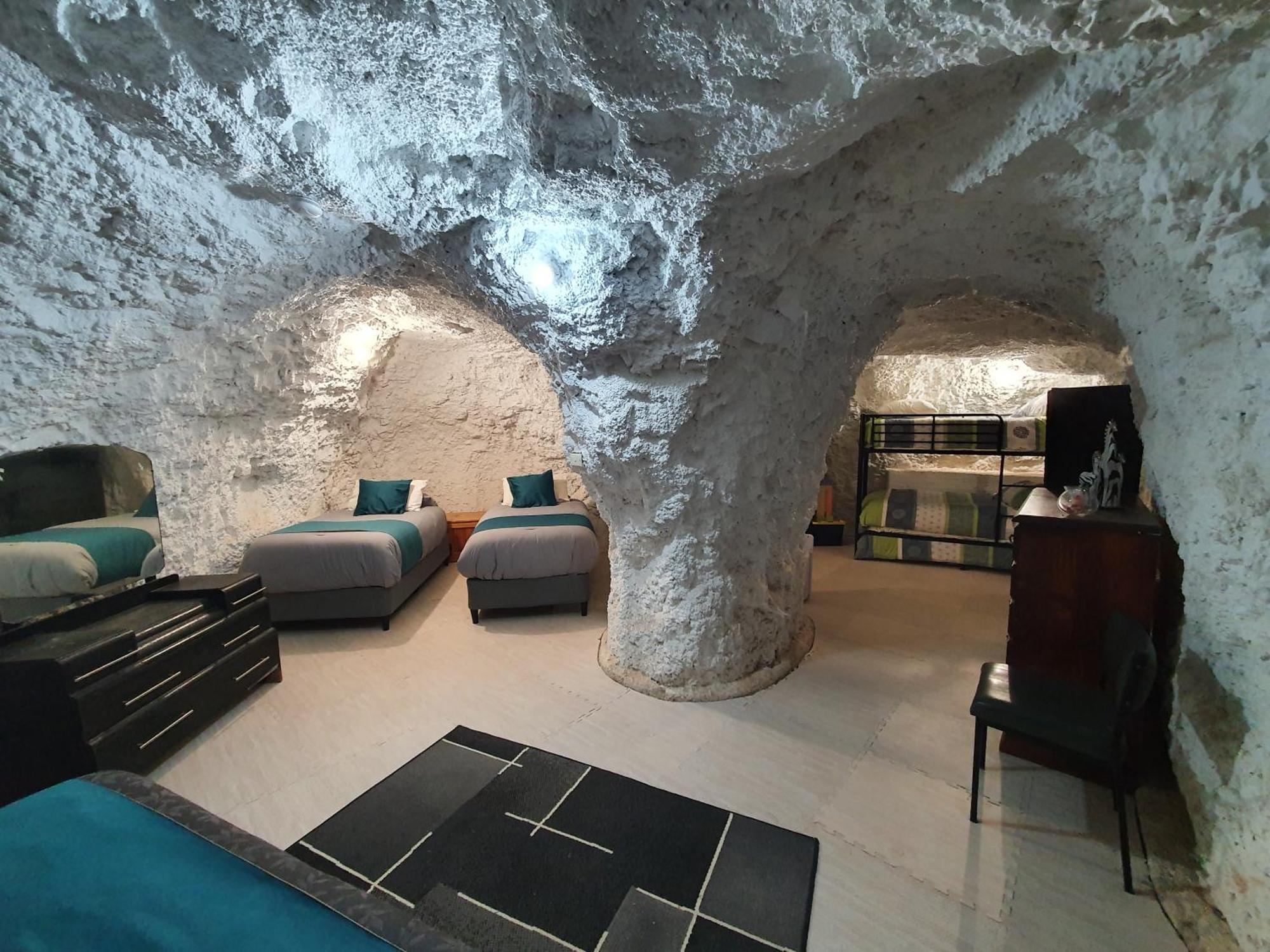 Fossickers Den Dugout Accommodation White Cliffs Экстерьер фото